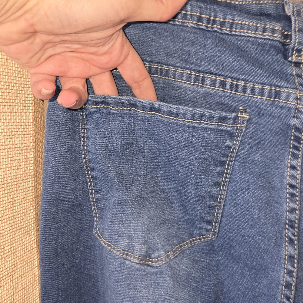 Women's Juniors Thread And Others Distressed Raw Hem Jeans Pants Size 13/31 - Picture 14 of 15